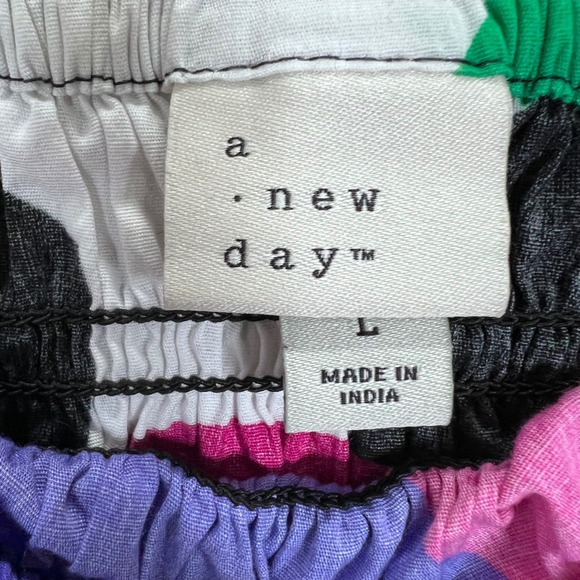 A New Day Smocked Crop Top Colorful Abstract Print halter Tank Top size large - Picture 3 of 3